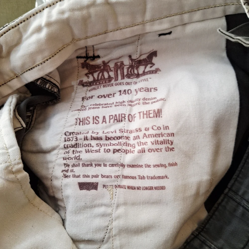 Levis Men Grey Cargo Shorts Sz 34